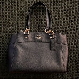 Coach Black Leather Handbag | Shoulder strap | Zipper Pockets